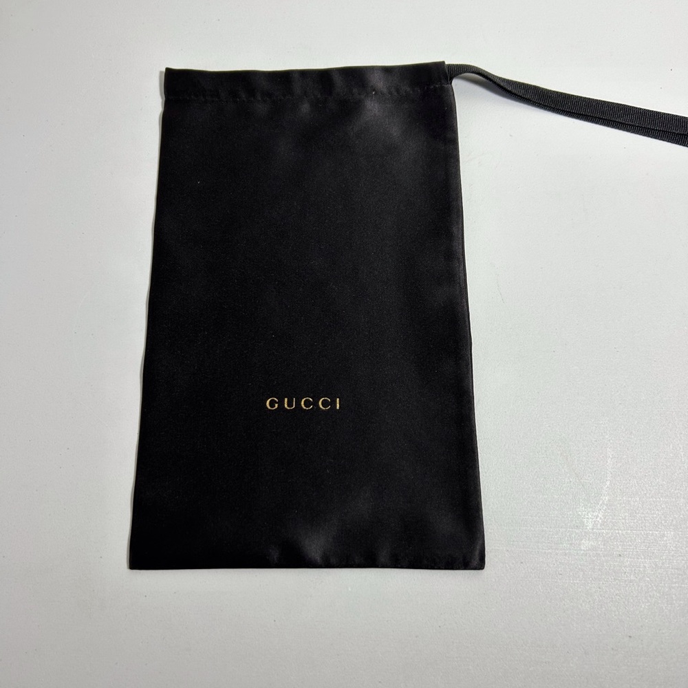 Gucci satin sunglasses Sz. 5.25” x 9” great condition